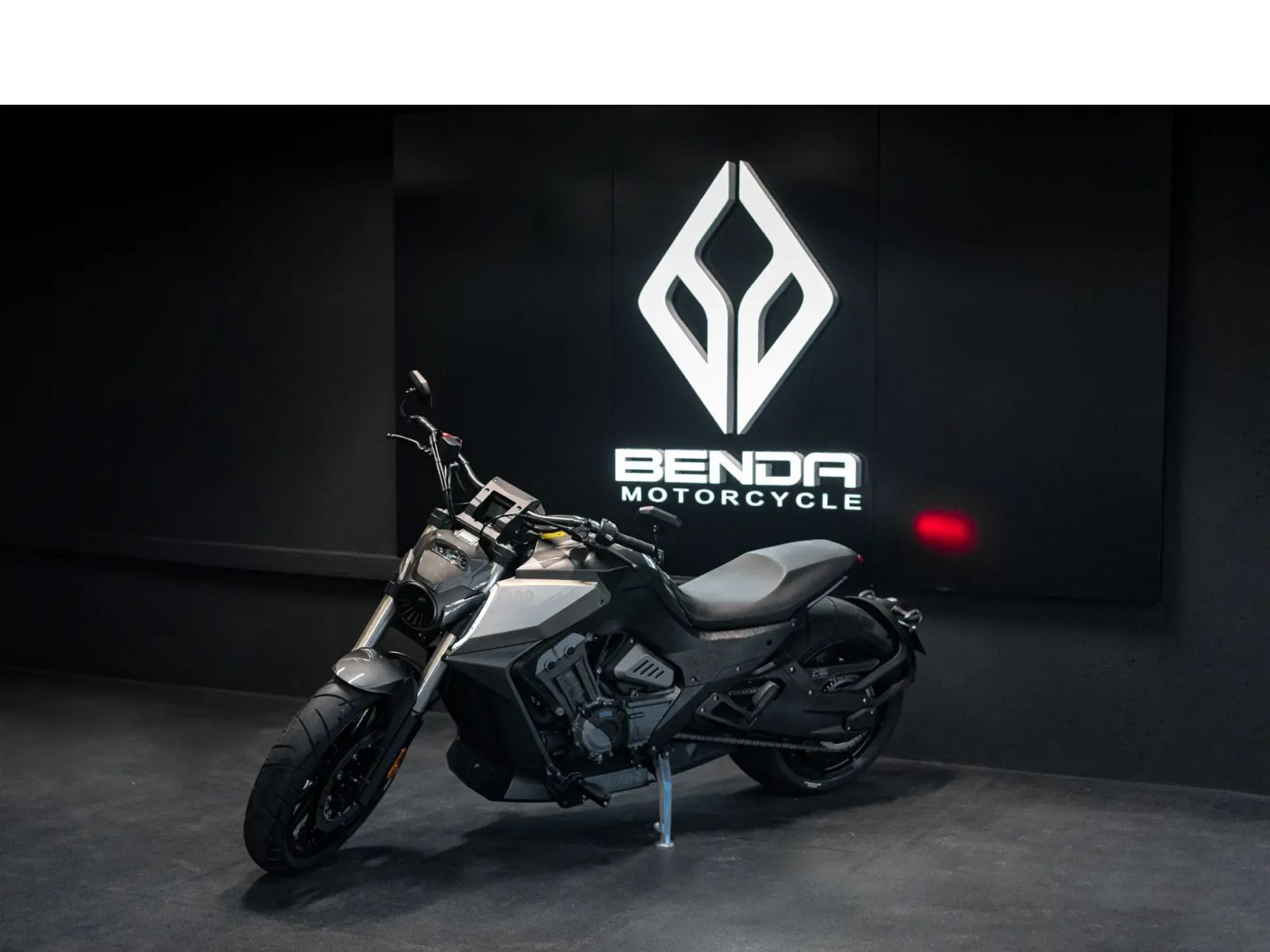 Круизер BENDA LFC 700 (BLACK) 2026